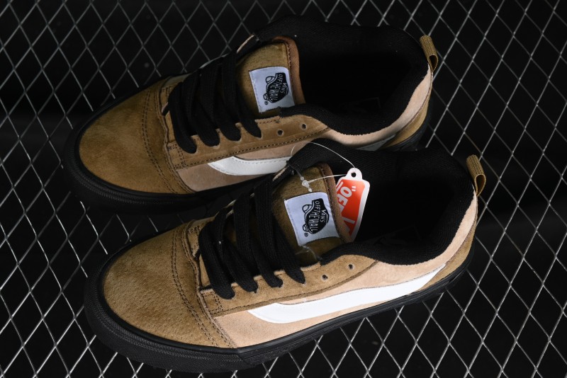 Vans Classics Knu Skool Retro Chunky Tongue Skate Shoes in Black/Brown - VN000CP6BXC