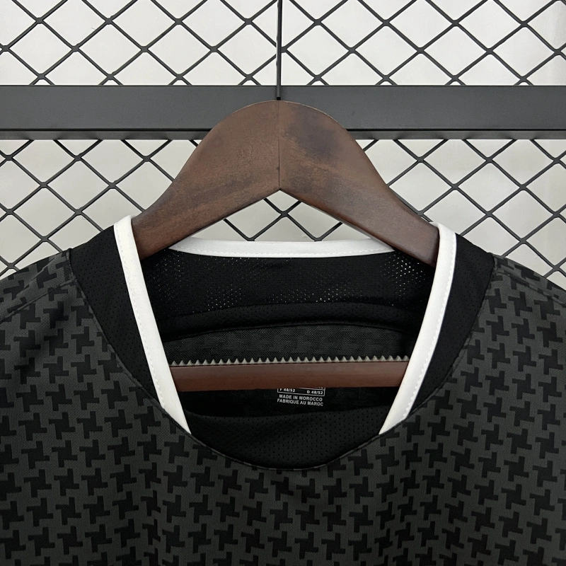 03/05 Retro Manchester United Away Jersey