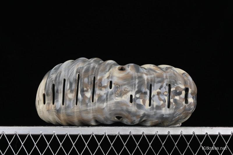 Crocs Classic Clog Slip-On Beach Sandals with Ventilation Holes - B.D4