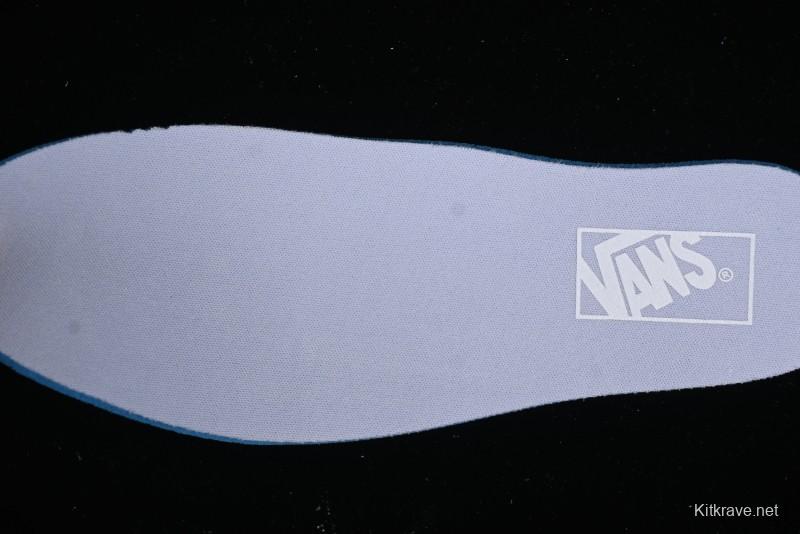 Vans Hylane Series Retro Sneakers with Iconic Side Stripes - VN000D1J689