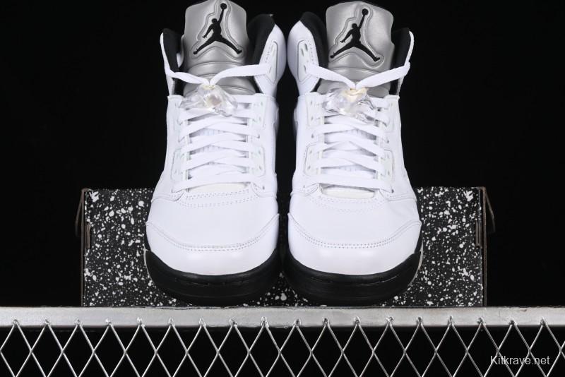 Nike Air Jordan 5 Retro Basketball Shoes in White/Silver/Black - DD0587-110