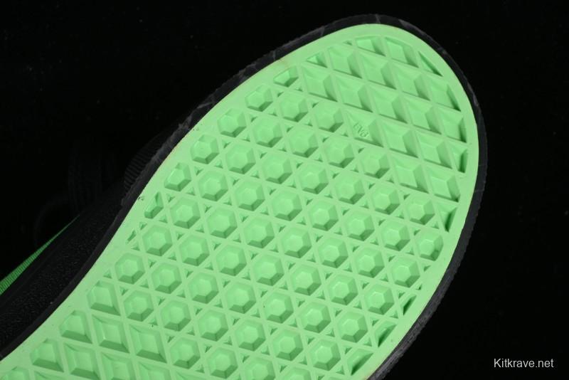 Vans Classics Knu Skool Retro Sneakers with Thickened Tongue and Enlarged Toe - VN0009QCSWE