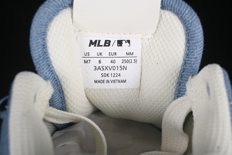 New York Yankees MLB Chunky Liner Lightweight Platform Sneakers with Hook and Loop Closure - 3ASXV015N50BLS
