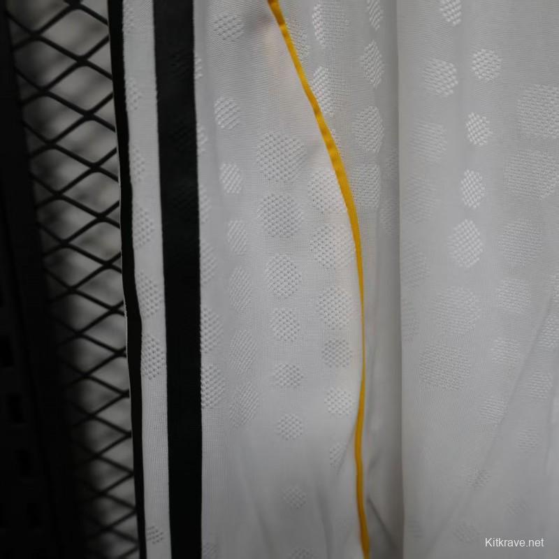 Player Version 25/26 Real Madrid Home Shorts