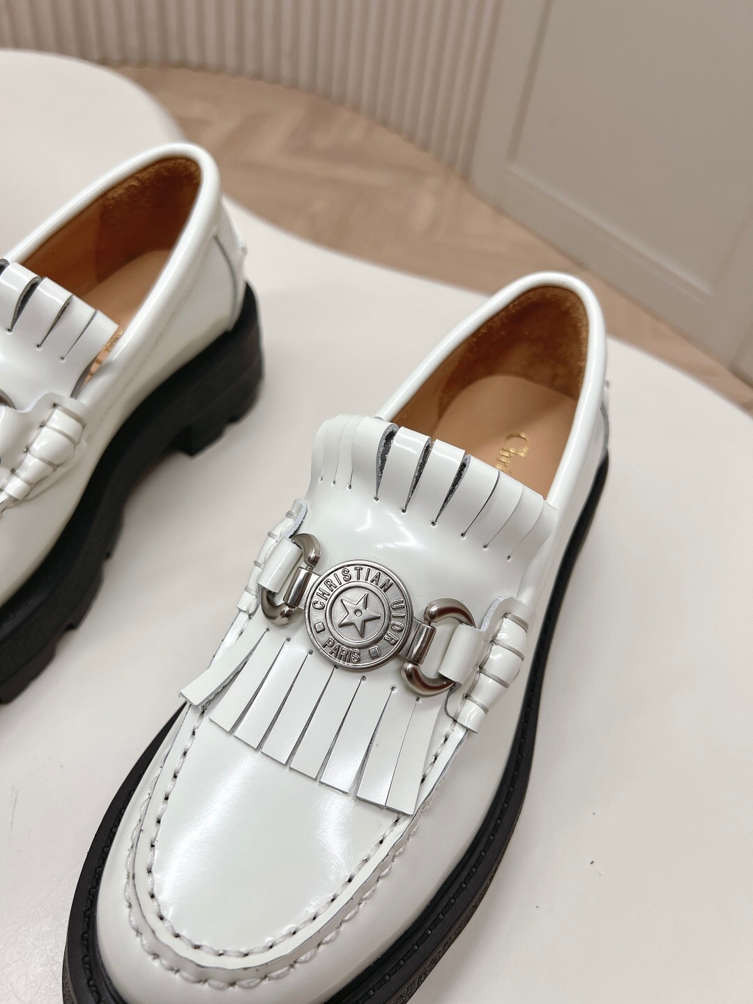 2025 Women Dior White Leather Loafers Metal Buckle KFY00350