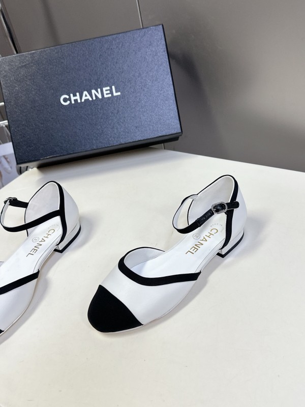 2025 Women Chanel White Black Leather Sandals
