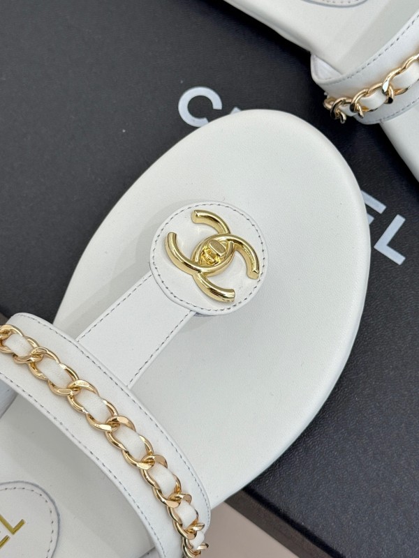 2025 Women Chanel White Leather Slippers CC Chain KFY00250