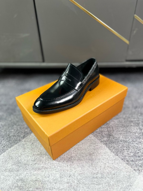2024 Men Louis Vuitton Black Leather Loafers MJ00290
