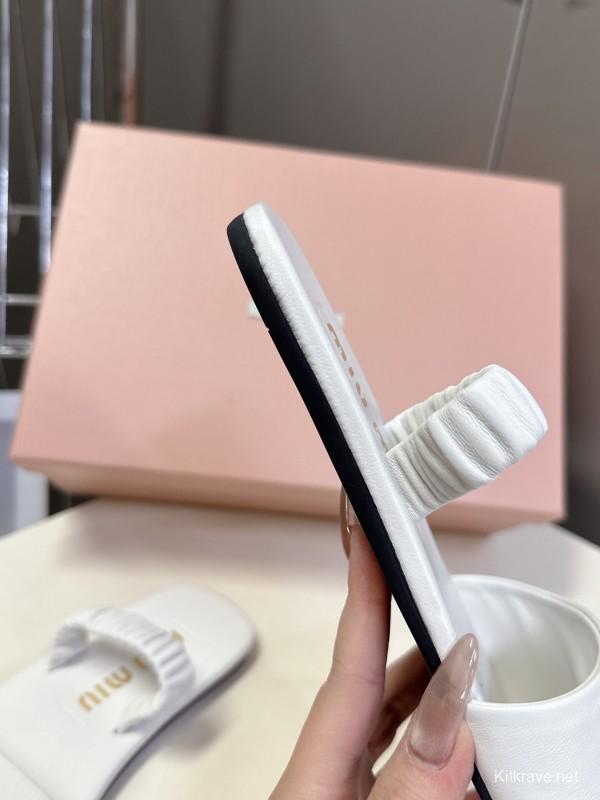 2025 Women Miu Miu White Leather Slippers LY00