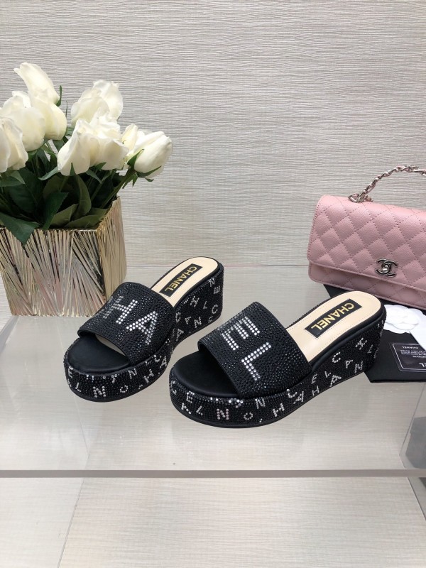 2025 Slippers Chanel Black Fabric Slippers