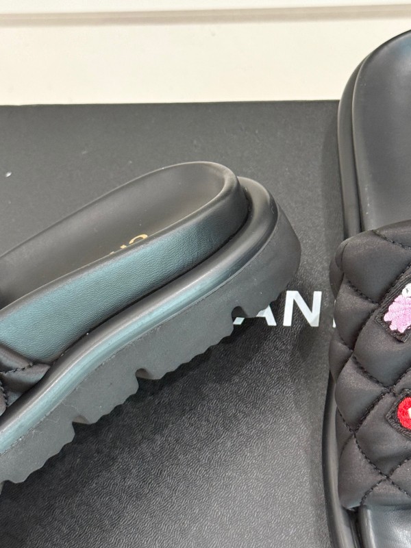 2025 Slippers Chanel Black Silk Women Slippers Embroidered KFY00260