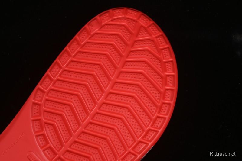 Crocs Classic Two-Way Beach Clog Sandals - B.D4