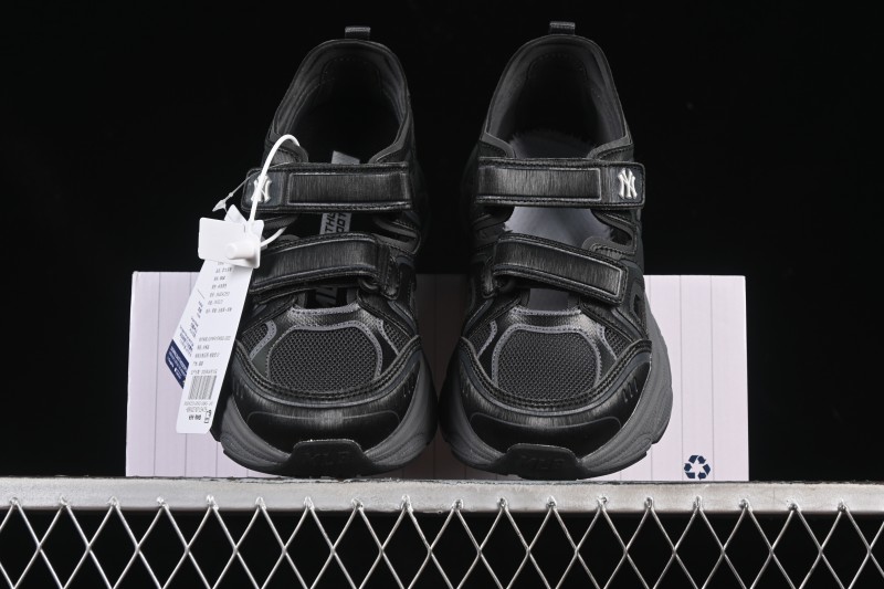 New York Yankees MLB Ace Runner Mask Jane Summer Casual Sandals - 3ASDACE5350BKS