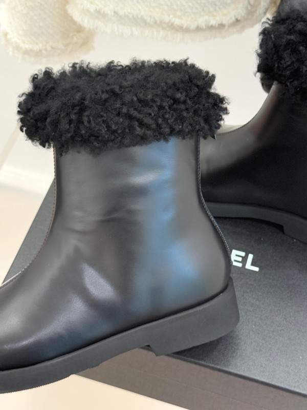Chanel 25K Series Two-Tone CC Fur Snow Boots - KFY00300
