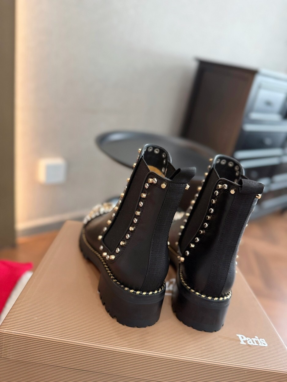 Christian Louboutin Fall/Winter 2025 Classic Ankle Boots with Studded Toe and Dual-Color Sole - LY00350
