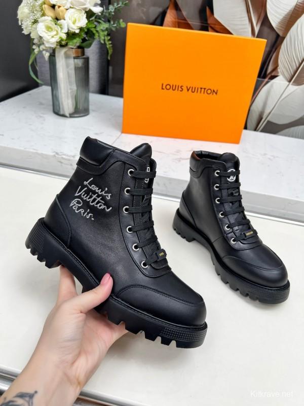 Louis Vuitton Territory Flat Boots with Monogram Embossing and Metal Eyelets - LY00310