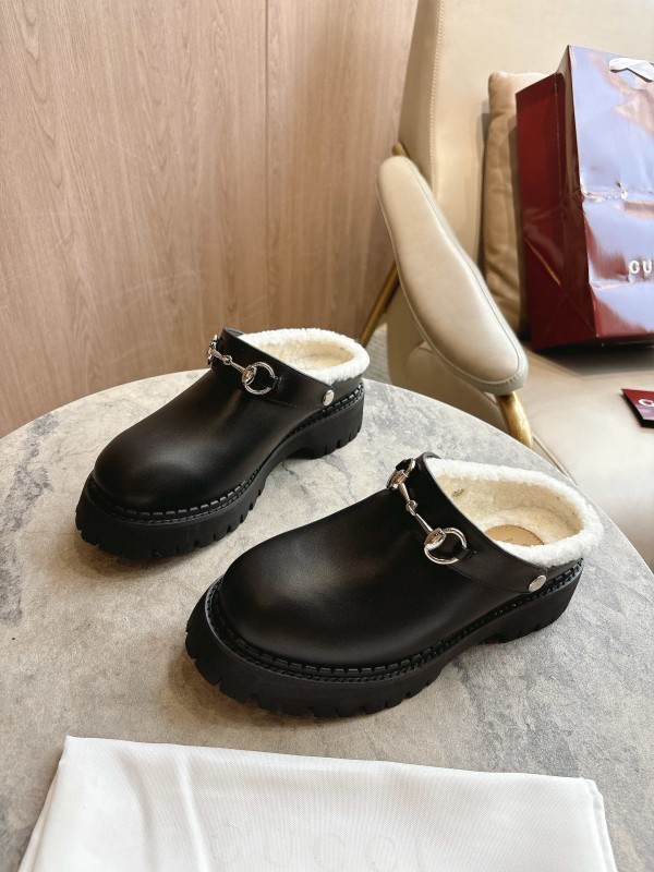 Gucci Mule Shoes with Horsebit Detail - LY00320