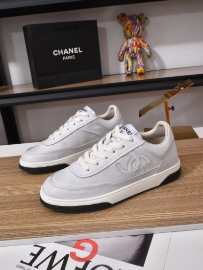 Chanel Loafers Classic Style with Gradient Logo and Platform Sole - KFY00350