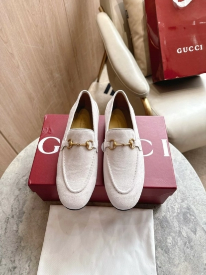 Gucci 1919-10 Leather Loafers with Horsebit Detail - LY00310