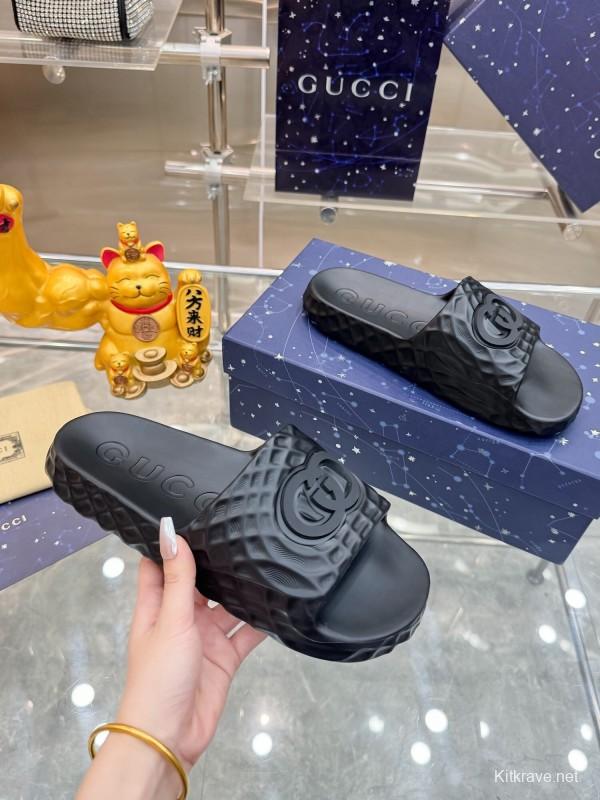 Gucci Lido Interlocking G Men's Sandals with Textured Rubber Sole - AS00170