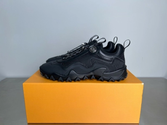 LV RUSH Calfskin Metal LV Circle Accessory Slip-Resistant Low-Top Casual Lifestyle Shoes - YC