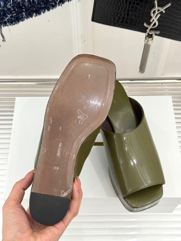 The Row Fall/Winter 2025 Platform Slides - KFY00280