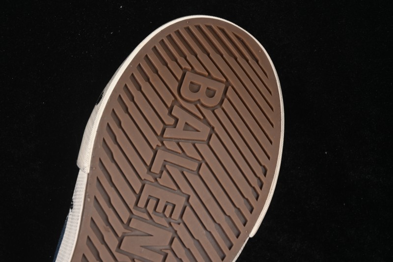 Balenciaga Paris Low Top Lace-Up Mules with Distressed Finish - W3RCL4090